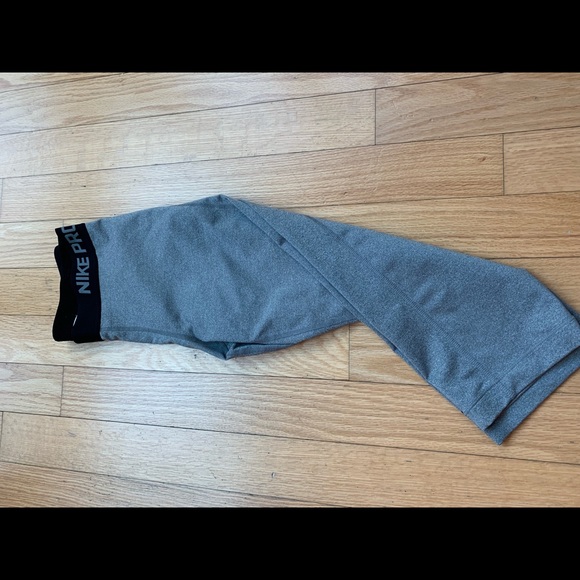 NIKE GRAY CROP LEGGINGS - Picture 3 of 7